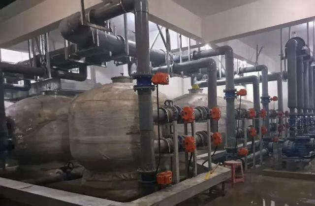 快猫成人短视频过滤砂缸和循环水泵